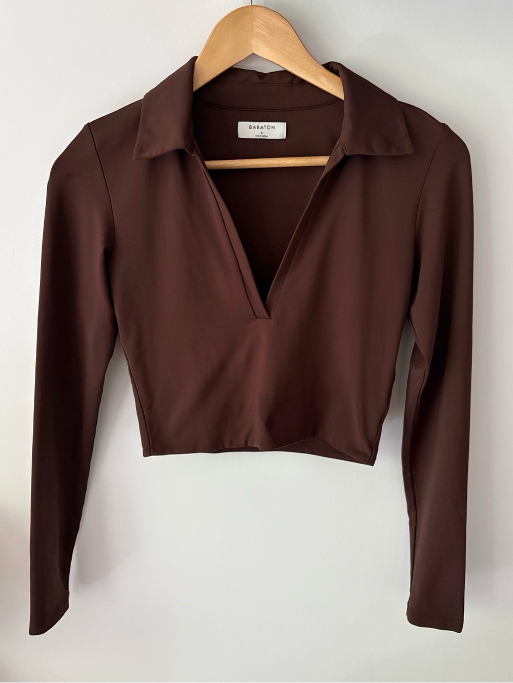 Aritzia Babaton Contour Polo Longsleeve Top in Brown - Size Small